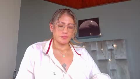 L I A   online show from July 7, 7:23 am