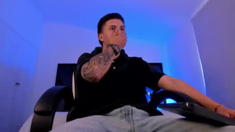 Liam Smith online show from December 5, 12:14 pm