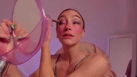 Snapshot of liahilton_ chatting on November 5, 3:56 pm lh6 9c online show from November 5, 3:56 pm