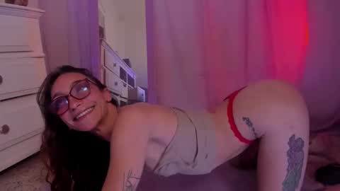 Snapshot of liahilton_ chatting on February 19, 3:19 pm lh6 9c online show from February 19, 3:19 pm