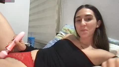 Snapshot of liahrommie chatting on February 24, 11:14 pm Amy online show from February 24, 11:14 pm