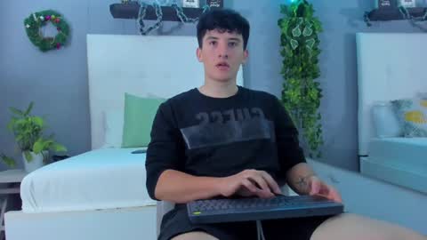 Snapshot of liam_conorr chatting on December 21, 12:49 pm liam_conorr online show from December 21, 12:49 pm