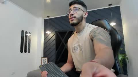 LIAM KLEIN online show from November 2, 2:08 pm