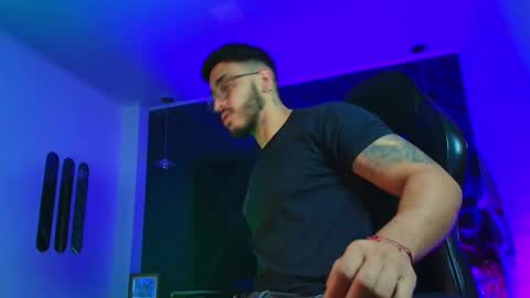 LIAM KLEIN online show from April 2, 11:19 am