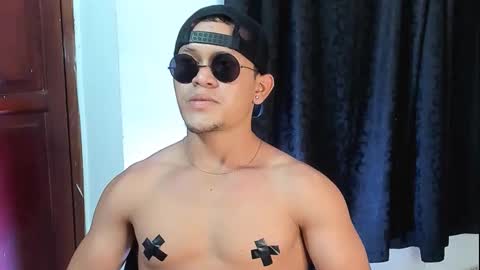 liam_knight online show from November 6, 5:19 am