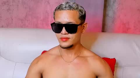 Snapshot of liam_knight chatting on December 22, 2:30 am liam_knight online show from December 22, 2:30 am