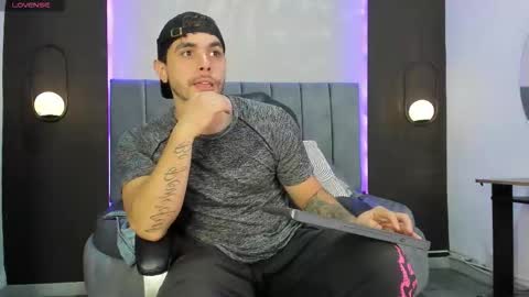 Liam online show from November 12, 7:57 pm