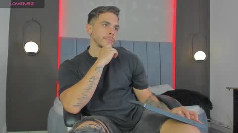 Liam online show from April 7, 8:09 pm