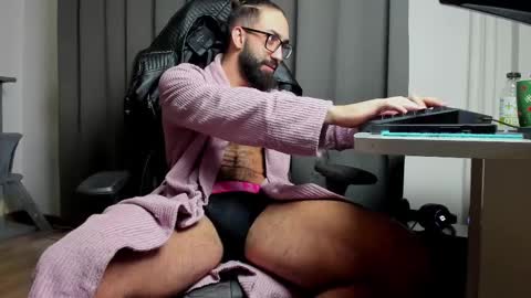 Liam online show from March 1, 6:57 am