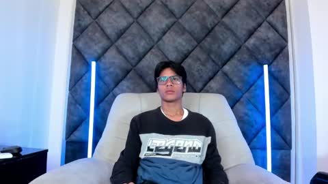 Liam twink big dick online show from May 13, 12:02 pm