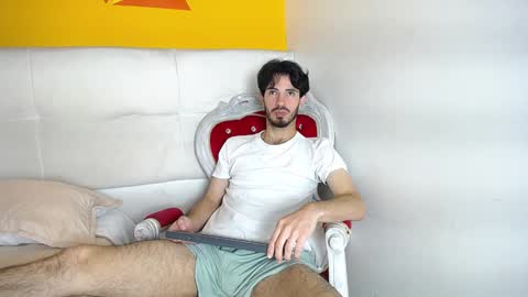 Snapshot of liamluxe chatting on December 14, 12:23 pm LiamLuxe online show from December 14, 12:23 pm