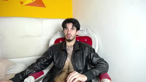 Snapshot of liamluxe chatting on December 19, 1:07 pm LiamLuxe online show from December 19, 1:07 pm