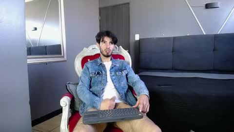 Snapshot of liamluxe chatting on December 31, 4:04 pm LiamLuxe online show from December 31, 4:04 pm