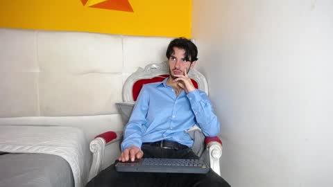 Snapshot of liamluxe chatting on January 8, 3:39 pm LiamLuxe online show from January 8, 3:39 pm