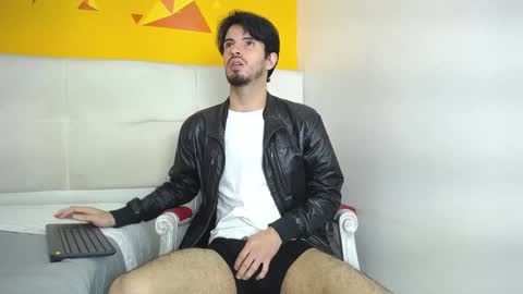 Snapshot of liamluxe chatting on January 17, 3:43 pm LiamLuxe online show from January 17, 3:43 pm