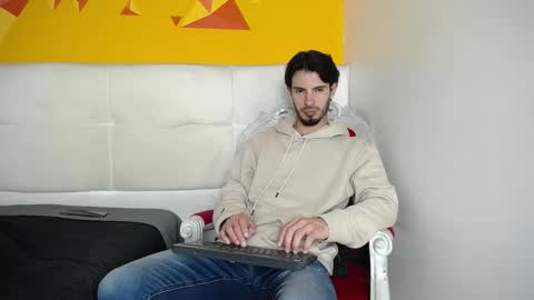 Snapshot of liamluxe chatting on February 11, 12:27 pm LiamLuxe online show from February 11, 12:27 pm