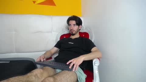 Snapshot of liamluxe chatting on February 15, 3:39 pm LiamLuxe online show from February 15, 3:39 pm