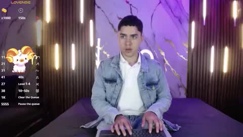 Snapshot of liamnovak chatting on November 22, 12:15 pm Liam online show from November 22, 12:15 pm