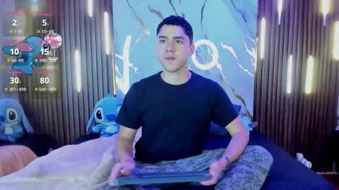 Snapshot of liamnovak chatting on November 23, 12:05 pm Liam online show from November 23, 12:05 pm