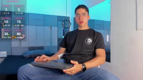 Snapshot of liamnovak chatting on November 30, 11:36 am Liam online show from November 30, 11:36 am