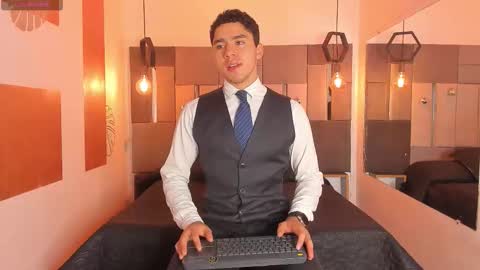 Snapshot of liamnovak chatting on December 17, 12:55 pm Liam online show from December 17, 12:55 pm