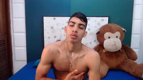 Snapshot of liamwyat chatting on November 23, 10:37 am L I A M online show from November 23, 10:37 am