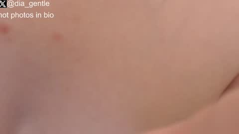 Snapshot of lian004 chatting on December 24, 11:44 pm Dia and Julian online show from December 24, 11:44 pm