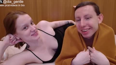 Snapshot of lian004 chatting on January 10, 4:47 am Dia and Julian online show from January 10, 4:47 am