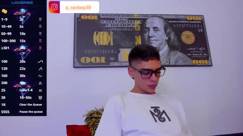    online show from December 3, 7:33 pm