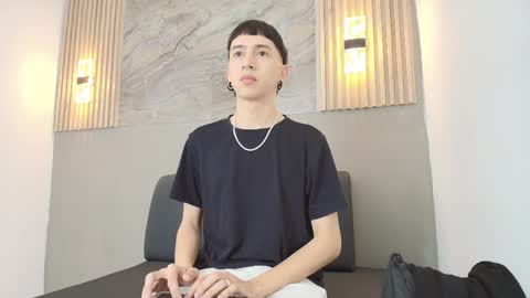 Snapshot of lian_cameron chatting on January 6, 3:32 am lian_cameron online show from January 6, 3:32 am