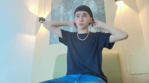 Snapshot of lian_cameron chatting on January 8, 3:20 am lian_cameron online show from January 8, 3:20 am