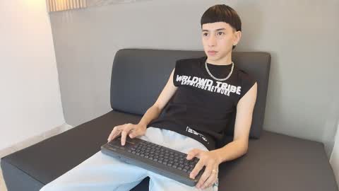 Snapshot of lian_cameron chatting on January 12, 3:56 am lian_cameron online show from January 12, 3:56 am