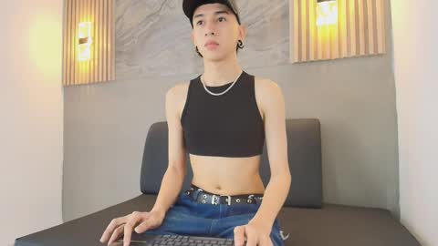 Snapshot of lian_cameron chatting on January 19, 3:43 am lian_cameron online show from January 19, 3:43 am