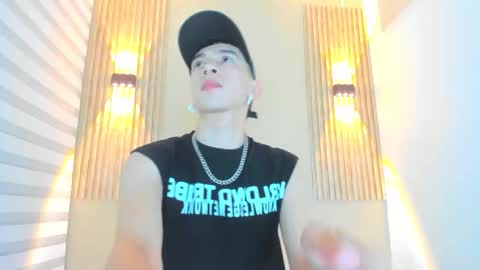 Snapshot of lian_cameron chatting on February 2, 3:38 am lian_cameron online show from February 2, 3:38 am