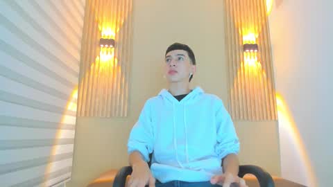 Snapshot of lian_cameron chatting on February 3, 3:59 am lian_cameron online show from February 3, 3:59 am