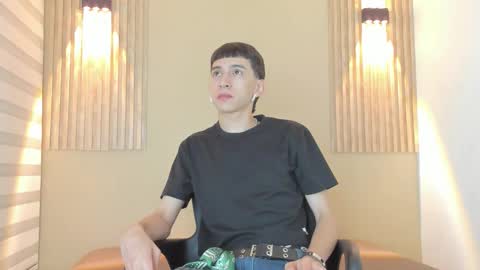 Snapshot of lian_cameron chatting on February 17, 3:58 am lian_cameron online show from February 17, 3:58 am