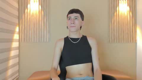 Snapshot of lian_cameron chatting on February 18, 3:46 am lian_cameron online show from February 18, 3:46 am