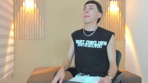 Snapshot of lian_cameron chatting on February 19, 4:08 am lian_cameron online show from February 19, 4:08 am