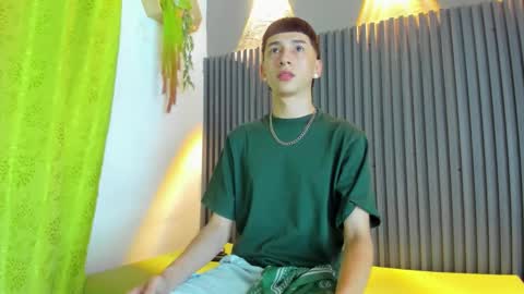 Snapshot of lian_cameron chatting on March 2, 4:03 am lian_cameron online show from March 2, 4:03 am