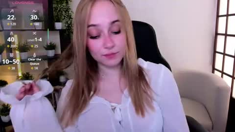 Snapshot of lianabright chatting on June 11, 2:11 am Liana online show from June 11, 2:11 am
