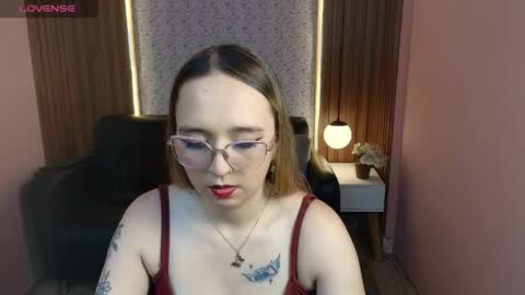 Lia Roberts online show from May 29, 1:53 pm