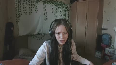 Snapshot of lidiavanwhy chatting on June 16, 11:57 am Mila online show from June 16, 11:57 am