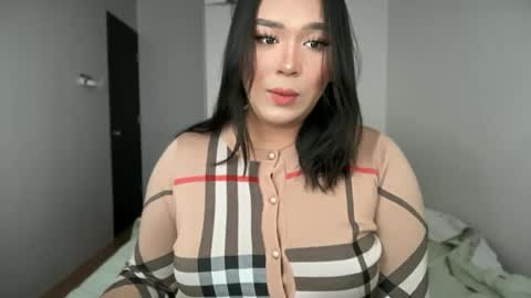 Snapshot of lifeisbeautifulwith__maxine chatting on July 24, 12:19 am Maxine online show from July 24, 12:19 am