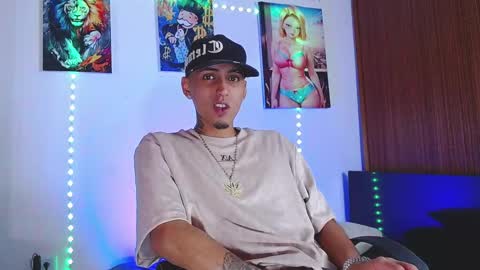 Snapshot of liiaam_lee_ chatting on January 16, 11:53 pm Daniel online show from January 16, 11:53 pm