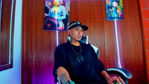 Snapshot of liiaam_lee_ chatting on February 3, 6:57 pm Daniel online show from February 3, 6:57 pm