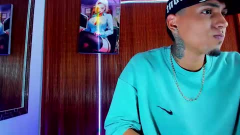 Snapshot of liiaam_lee_ chatting on February 4, 7:53 pm Daniel online show from February 4, 7:53 pm