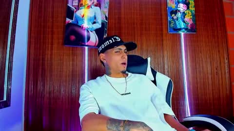 Snapshot of liiaam_lee_ chatting on February 5, 9:30 pm Daniel online show from February 5, 9:30 pm