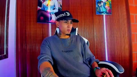 Snapshot of liiaam_lee_ chatting on February 8, 6:11 pm Daniel online show from February 8, 6:11 pm