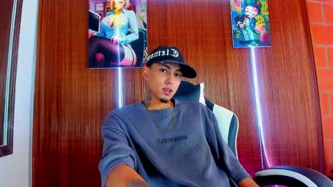 Snapshot of liiaam_lee_ chatting on February 12, 2:45 pm Daniel online show from February 12, 2:45 pm