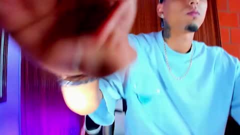 Snapshot of liiaam_lee_ chatting on February 19, 9:33 pm Daniel online show from February 19, 9:33 pm